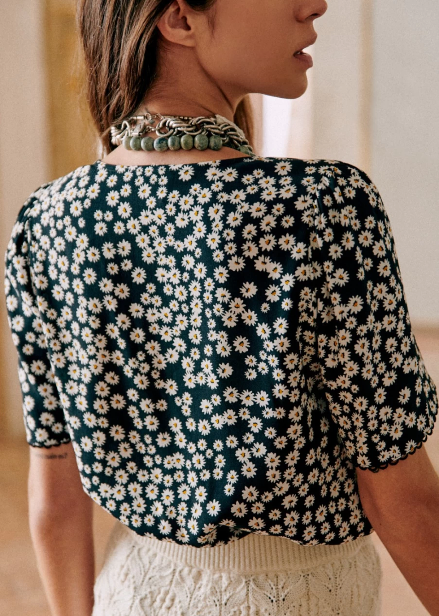 Sezane Women's Indira Shirt in Daisies Print - Floral Feminine Blouse