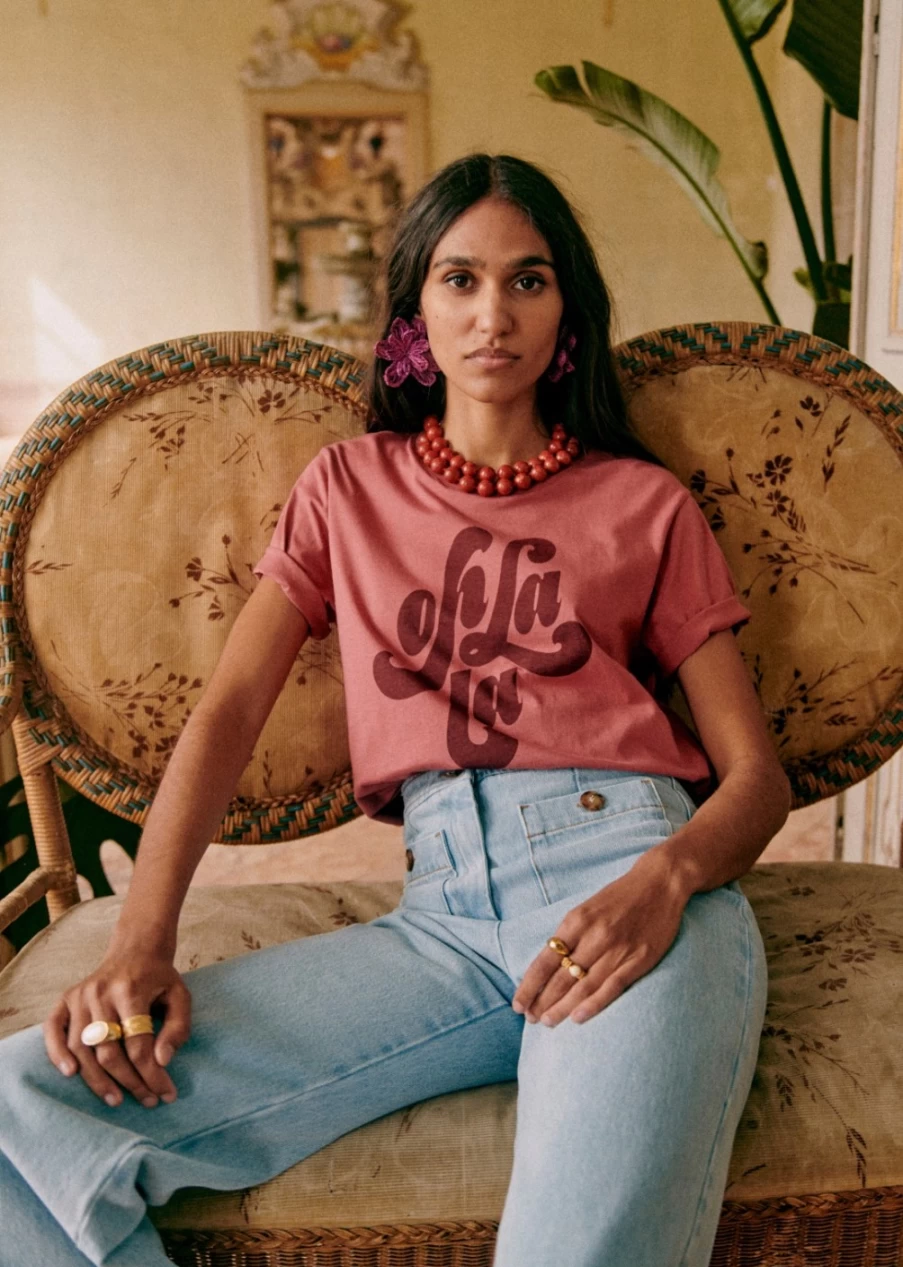 Sezane Women's Oh La La T-Shirt in Burgundy Pink - Classic French Style Cotton Top
