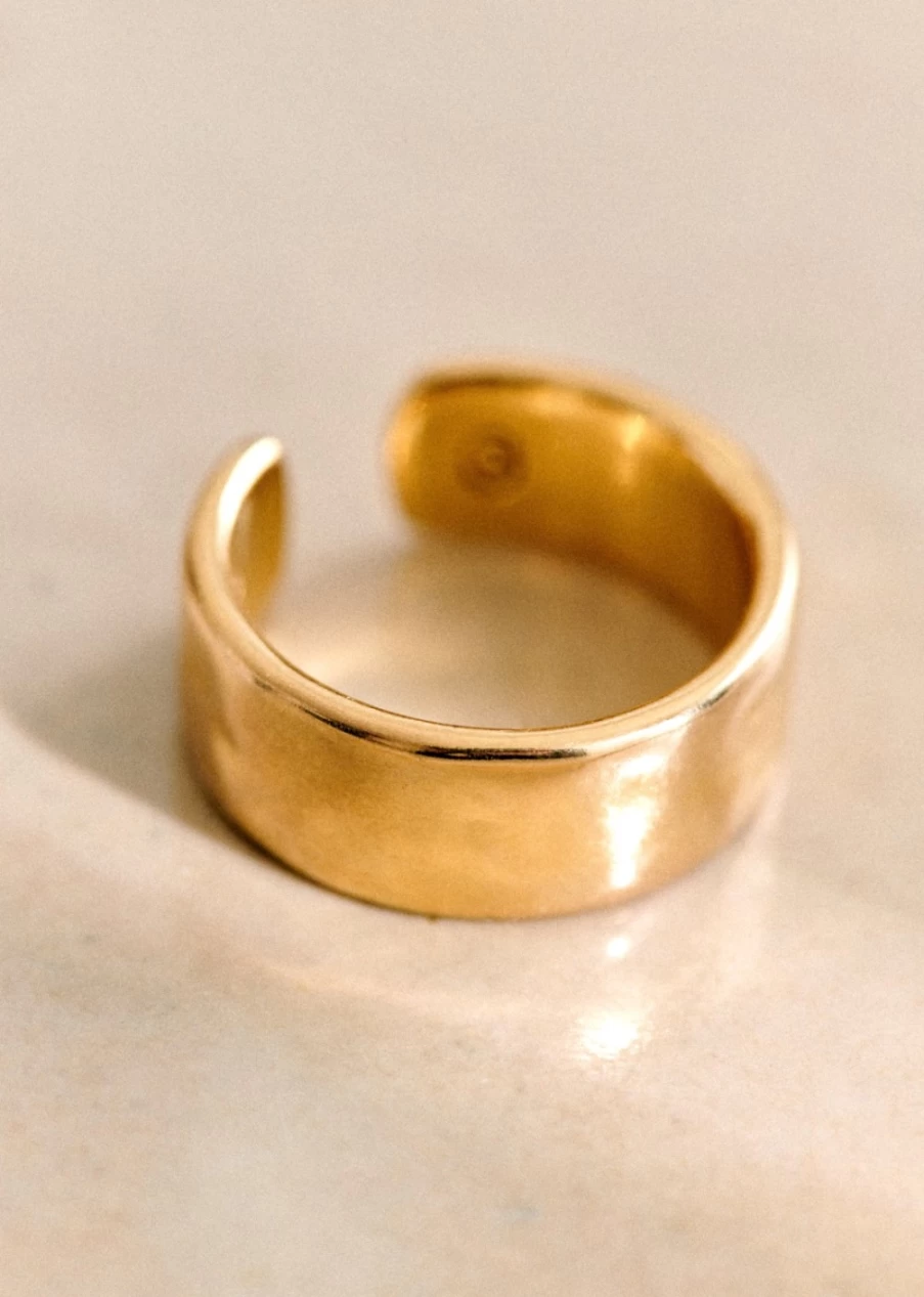 Sezane Women's Arthur Large Ring in Gold - Elegant Gold-Tone Jewelry