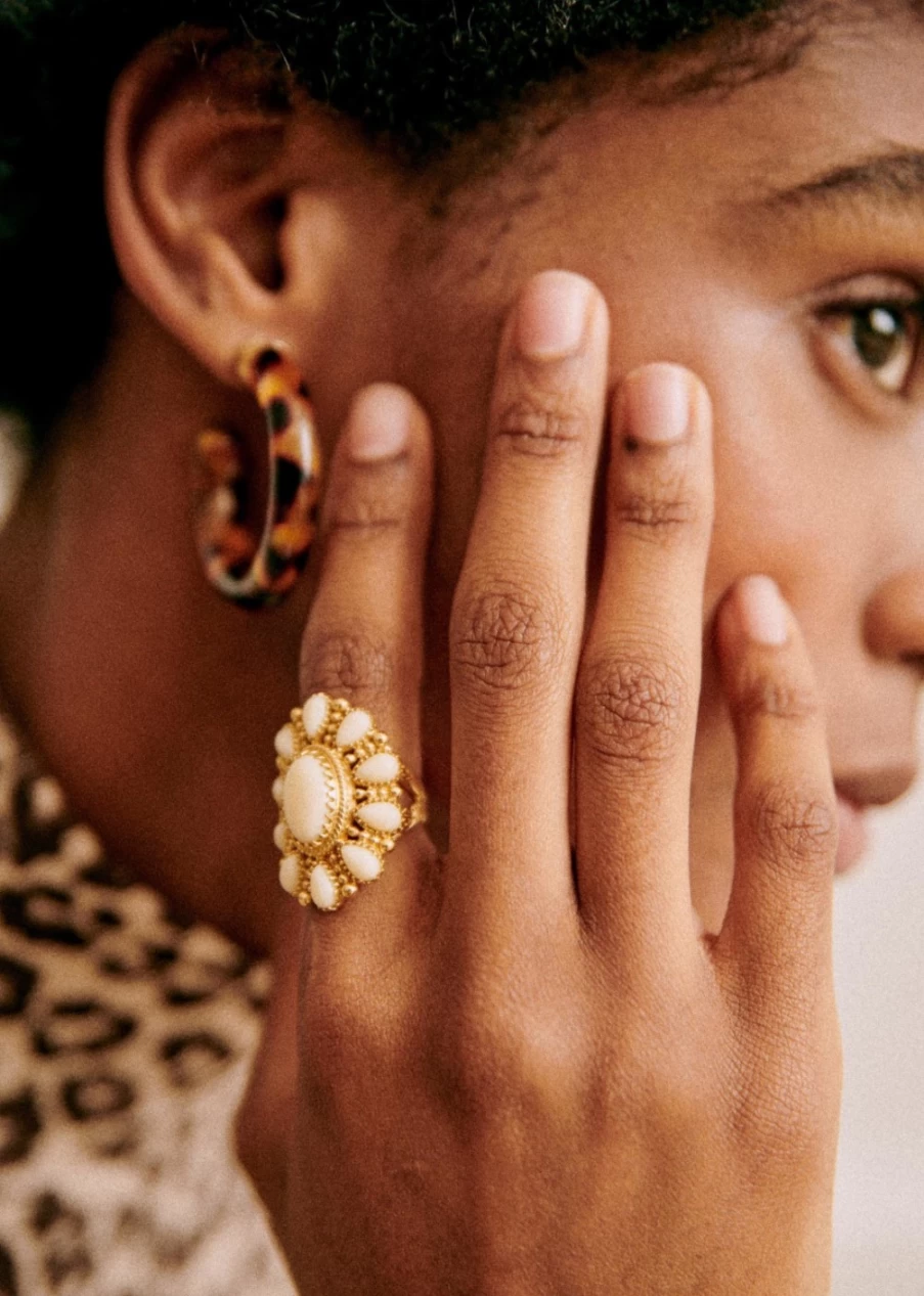 Sezane Women's Ecru Taylor Ring – Elegant Gold-Tone Jewelry